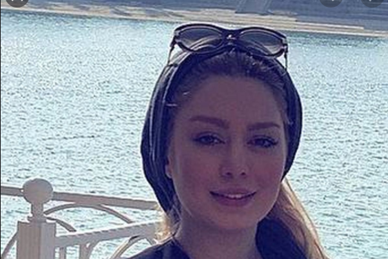 عکس سحر قریشی کنار دریا