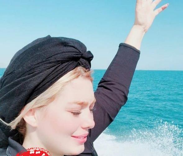 عکس سحر قریشی کنار دریا