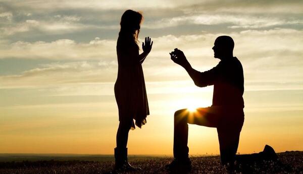 عکس عاشقانه دو نفره ایستاده