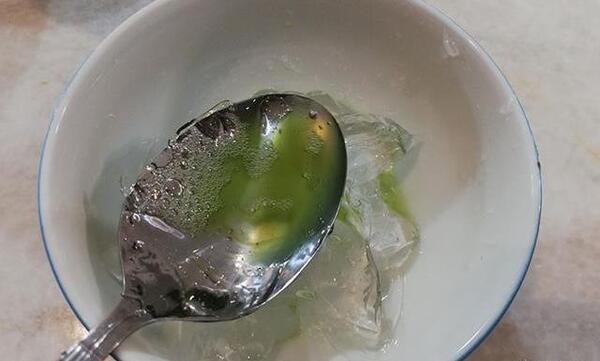 عکس کرم مرطوب کننده آلوئه ورا