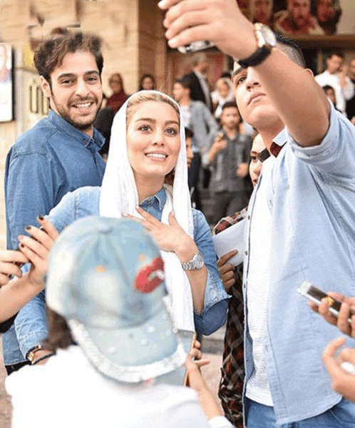 عکس سحر قریشی و طرفدارانش