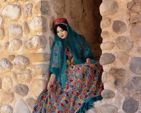 دانلود عکس دختر قشقایی با لباس محلی