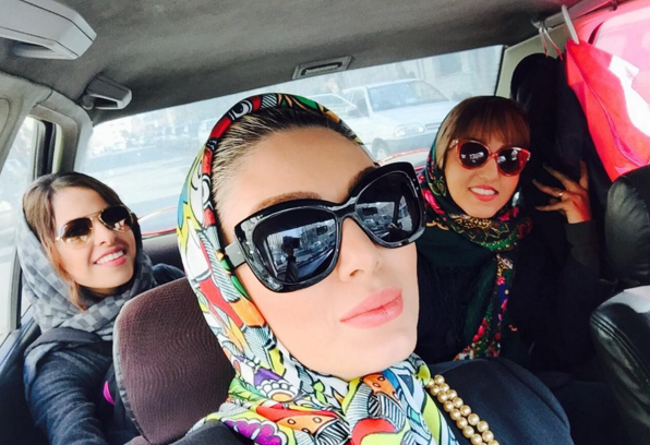 عکس سحر قریشی با عینک دودی