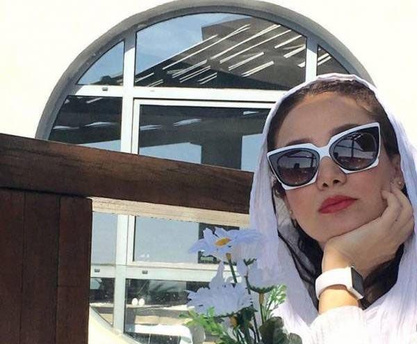 عکس سحر قریشی با عینک دودی