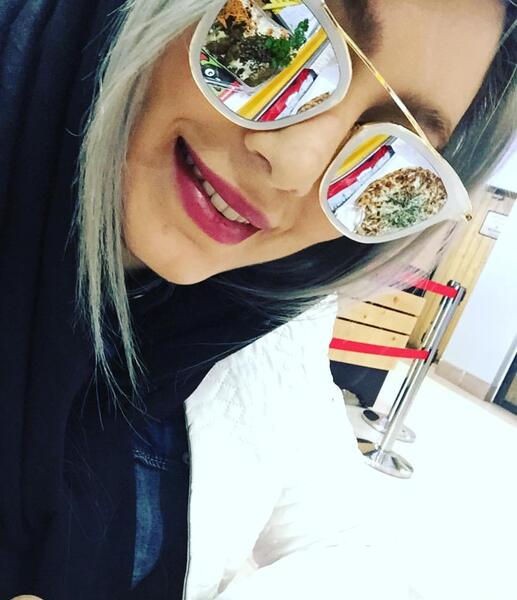 عکس سحر قریشی با عینک دودی