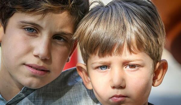 عکس پسر چشم قهوه ای