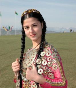 عکس دختر ترکمن با لباس محلی