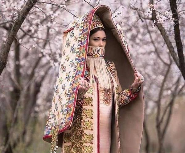 عکس دختر ترکمن با لباس محلی