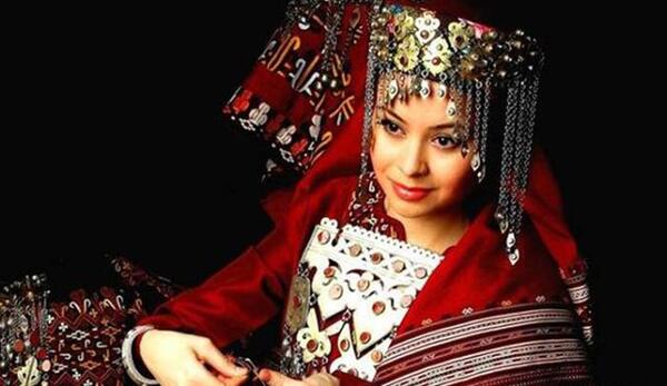 عکس دختر ترکمن با لباس محلی
