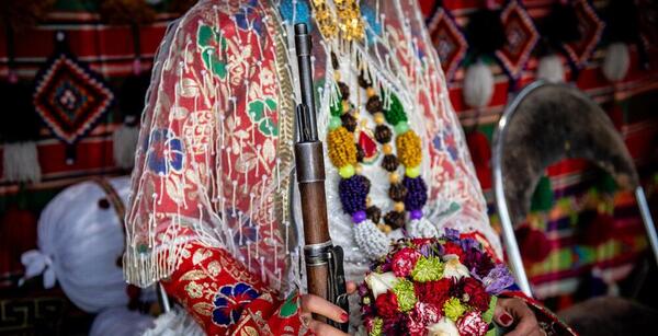 عکس زن قشقایی در عروسی