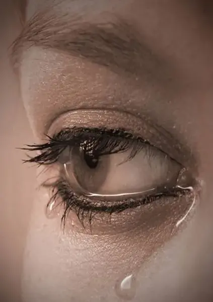 عکس چشم دختر درحال گریه