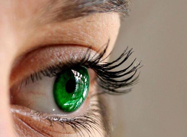 عکس دختر طبیعی چشم سبز