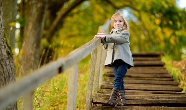 عکس دختر بچه در طبیعت برای پروفایل