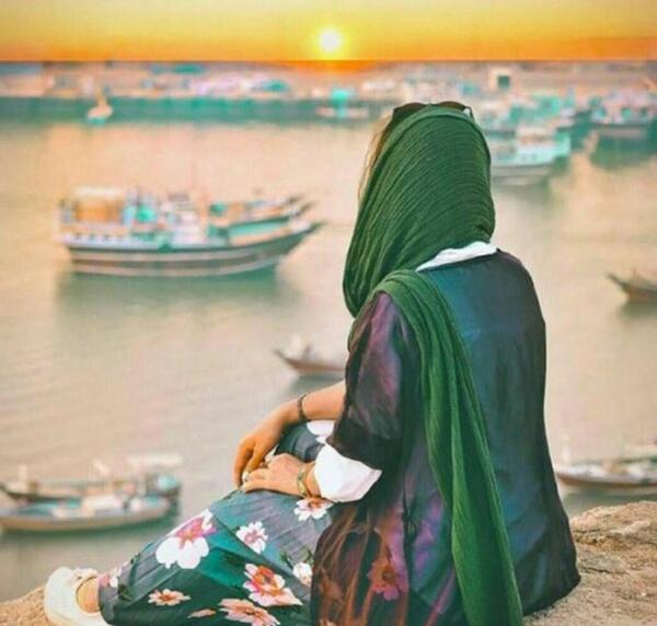 عکس یک دختر از پشت برای پروفایل