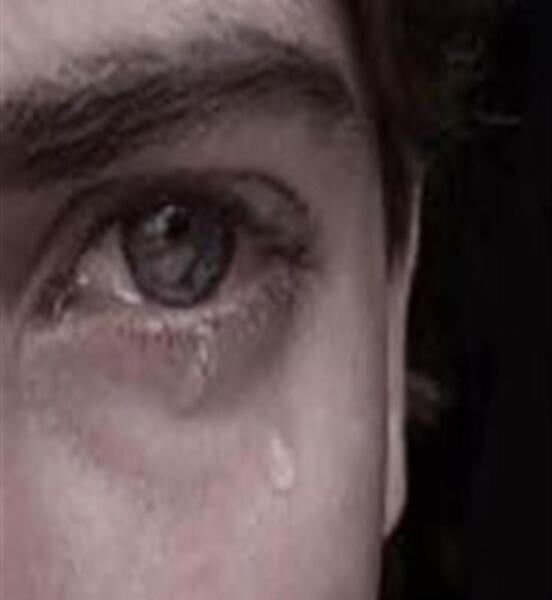 عکس چشم گریه کرده پسر