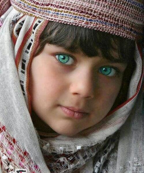 عکس دختر چشم سبز طبیعی