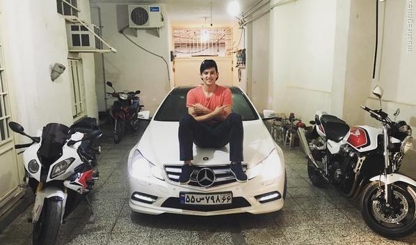 عکس سردار آزمون با ماشینش