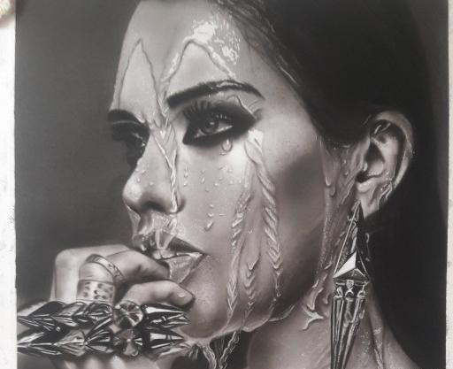 عکس نقاشی سیاه قلم چهره خیس