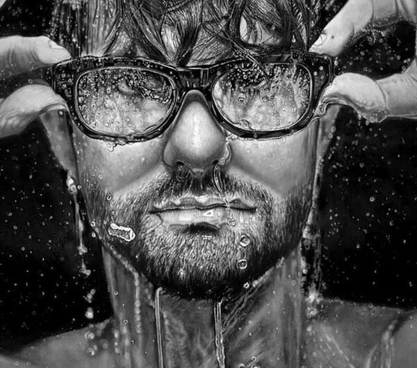 عکس نقاشی سیاه قلم چهره خیس