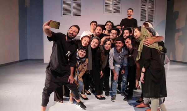 عکس زن واقعی نوید محمدزاده