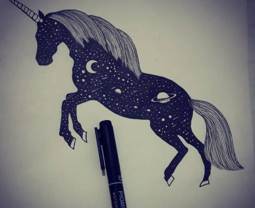 عکس نقاشی سیاه قلم تک شاخ