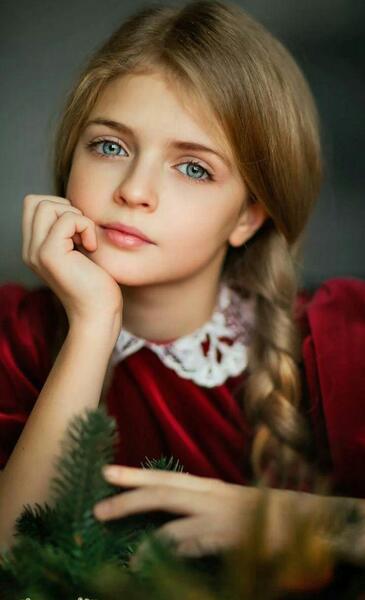 عکس مدل نقاشی چهره با مداد رنگی