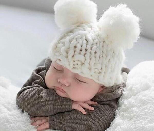 ژست عکس زمستانه کودک