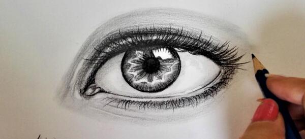 عکس طرح نقاشی چشم با مداد سیاه