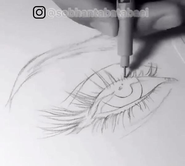 عکس نقاشی سیاه قلم چشم ساده