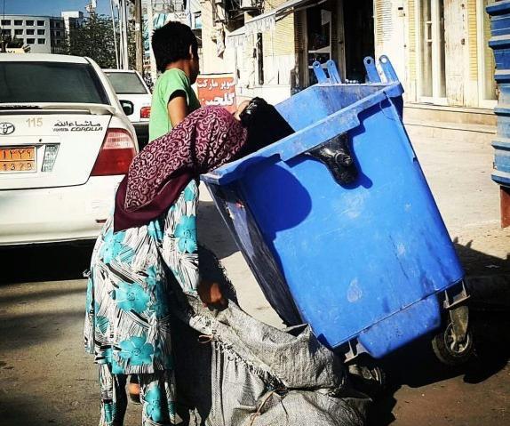 عکس کودک زباله گرد