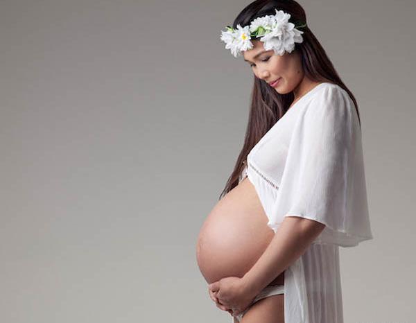 عکس آتلیه بارداری بدون لباس
