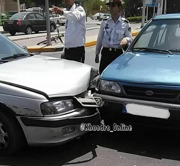 ژست عکس با ماشین پارس