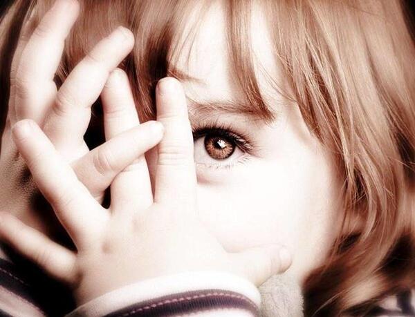 عکس کودک ترسیده