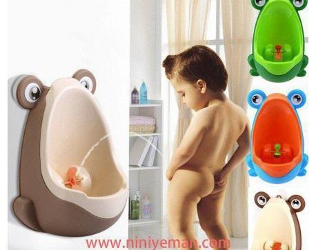 عکس کودک روی توالت فرنگی