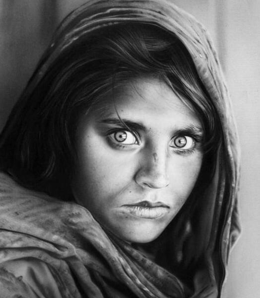 عکس نقاشی سیاه قلم زن