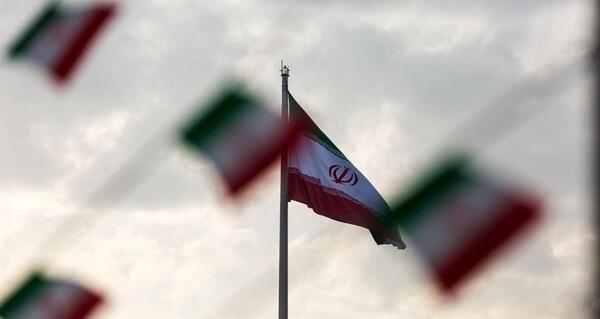 عکس پرچم ایران روی دست