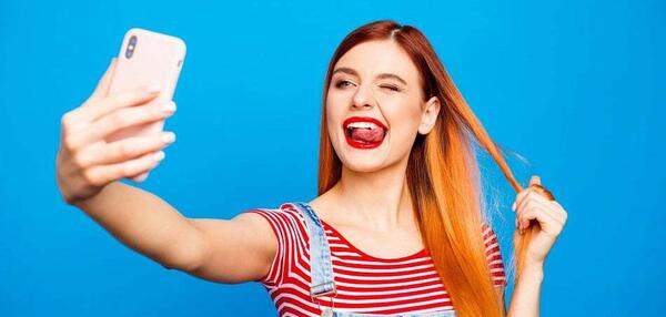 چگونه ژست عکس سلفی بگیریم