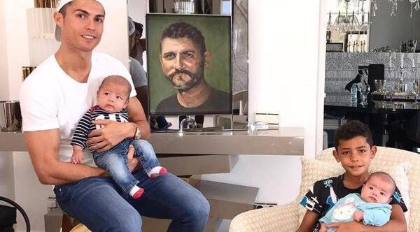 عکس همسر رونالدو در استخر