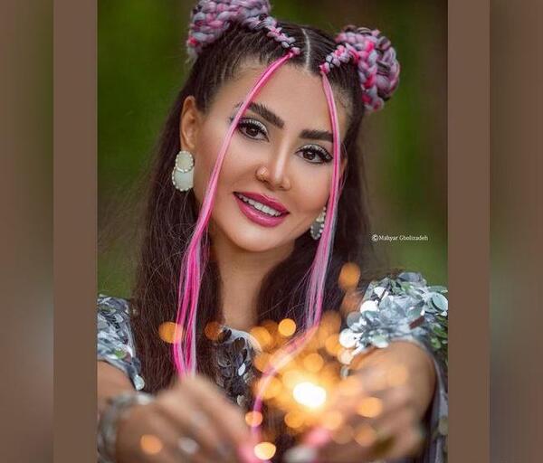 انواع ژست عکس تولد دخترانه