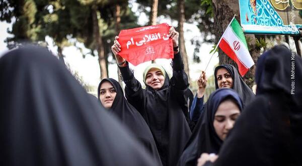 عکس دانش آموزان در ۱۳ آبان