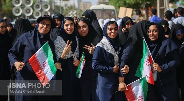 عکس دانش آموزان در ۱۳ آبان