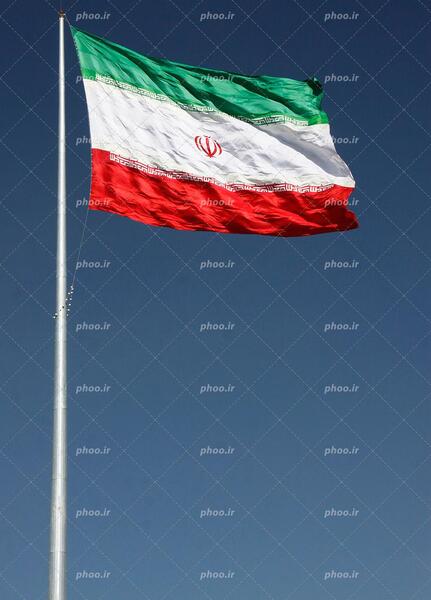 عکس پرچم ایران در آسمان