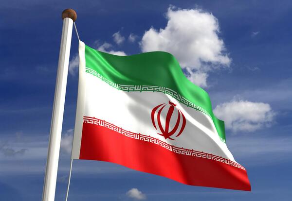 عکس پرچم ایران در آسمان