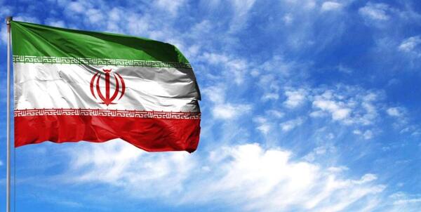 عکس پرچم ایران در آسمان