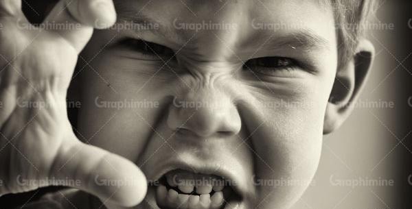 عکس کودک خشمگین