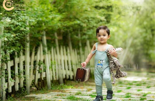 عکس آتلیه کودک در باغ