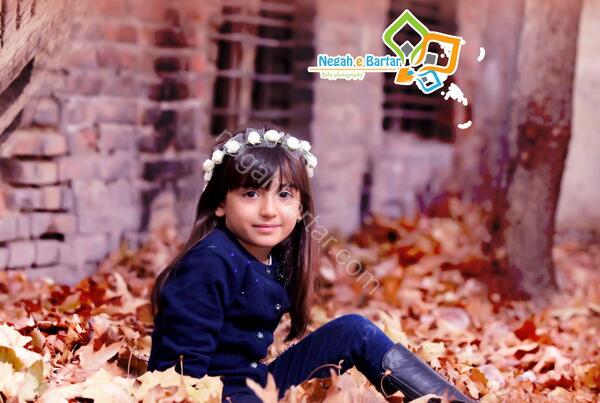 عکس آتلیه کودک در باغ