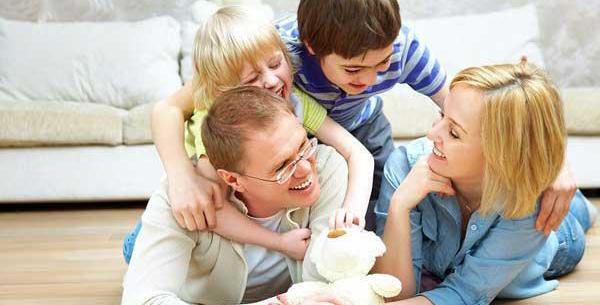 عکس کودک و والدین