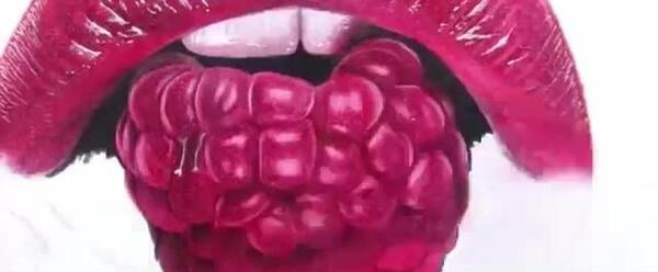 عکس طرح نقاشی لب با مداد رنگی