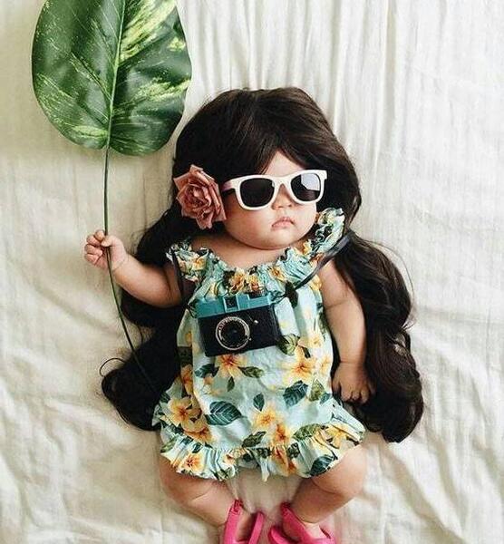 ژست عکس آتلیه کودک
